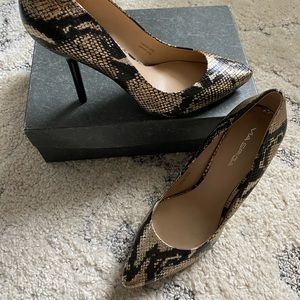 NIB - Via Spiga Mia Bronze Metallic Cobra Print Pumps - size 10